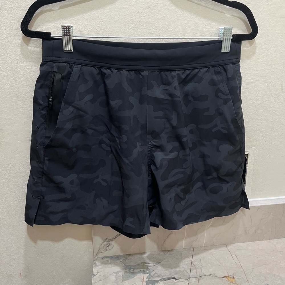 Ten thousand (camo) interval short with liner